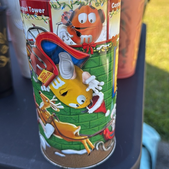 M & M’s Christmas Village Tin #19 Limited Edition - Picture 3 of 5